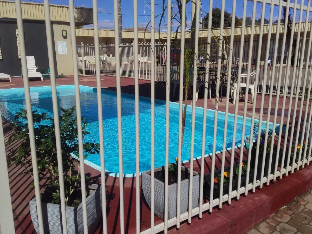 Desert Sand Motor Inn Broken Hill Exterior photo